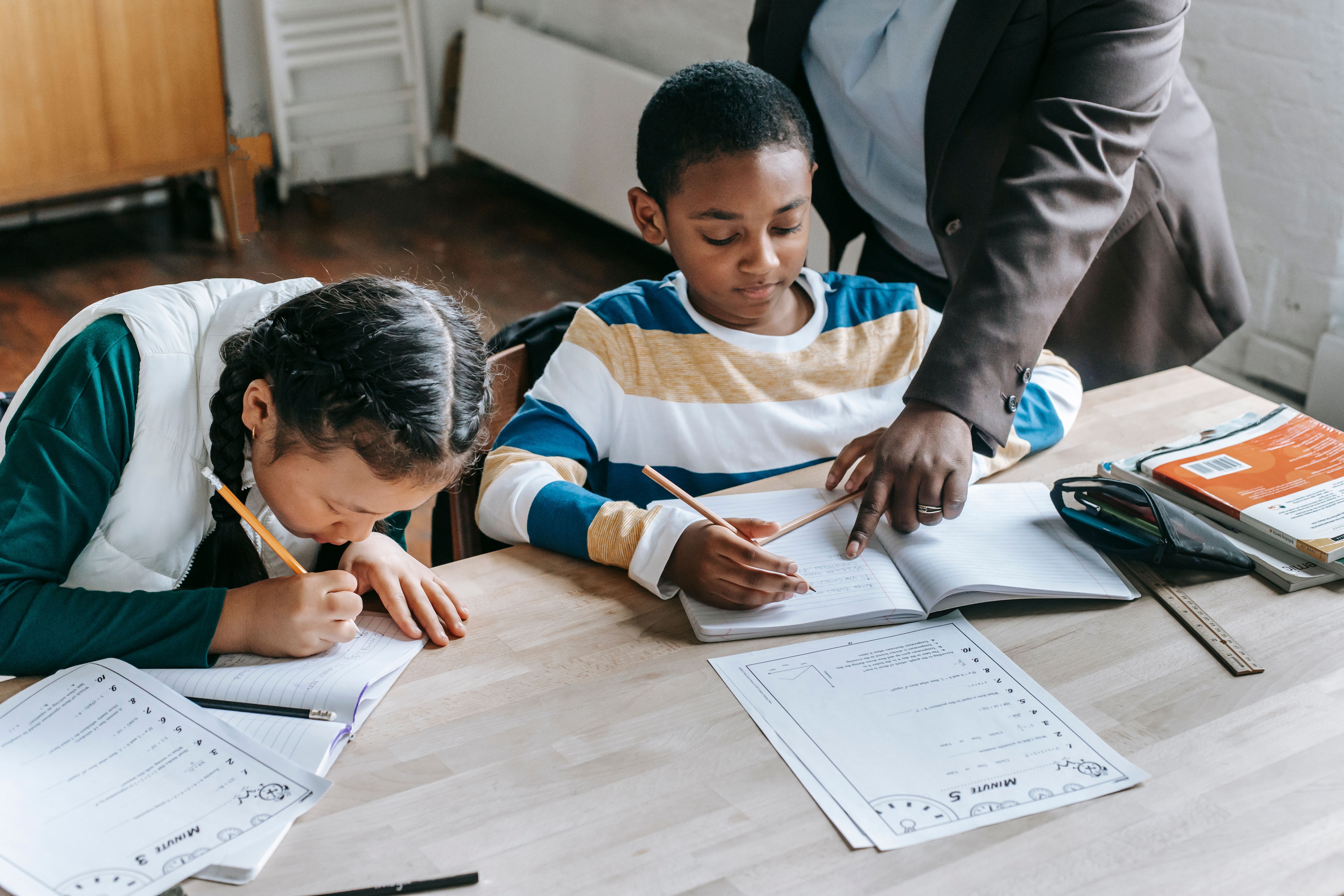 Student learning with support from an online tutor